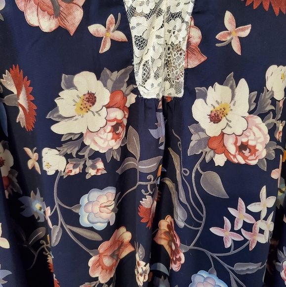 Ladies flowy blouse/dress - Picture 2 of 5